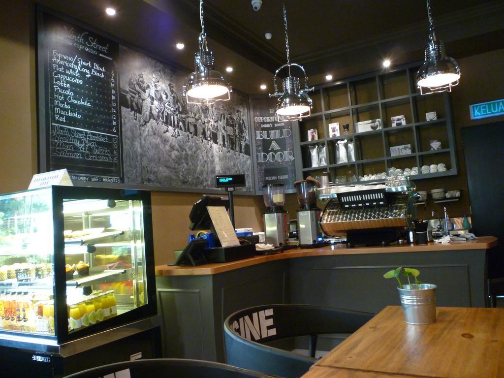 פטלין ג'איה Manhattan Business Hotel Damansara Perdana מראה חיצוני תמונה