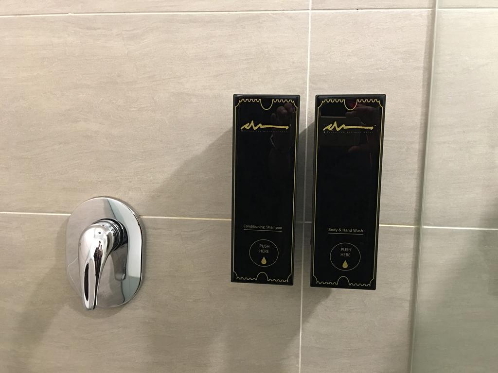 פטלין ג'איה Manhattan Business Hotel Damansara Perdana מראה חיצוני תמונה