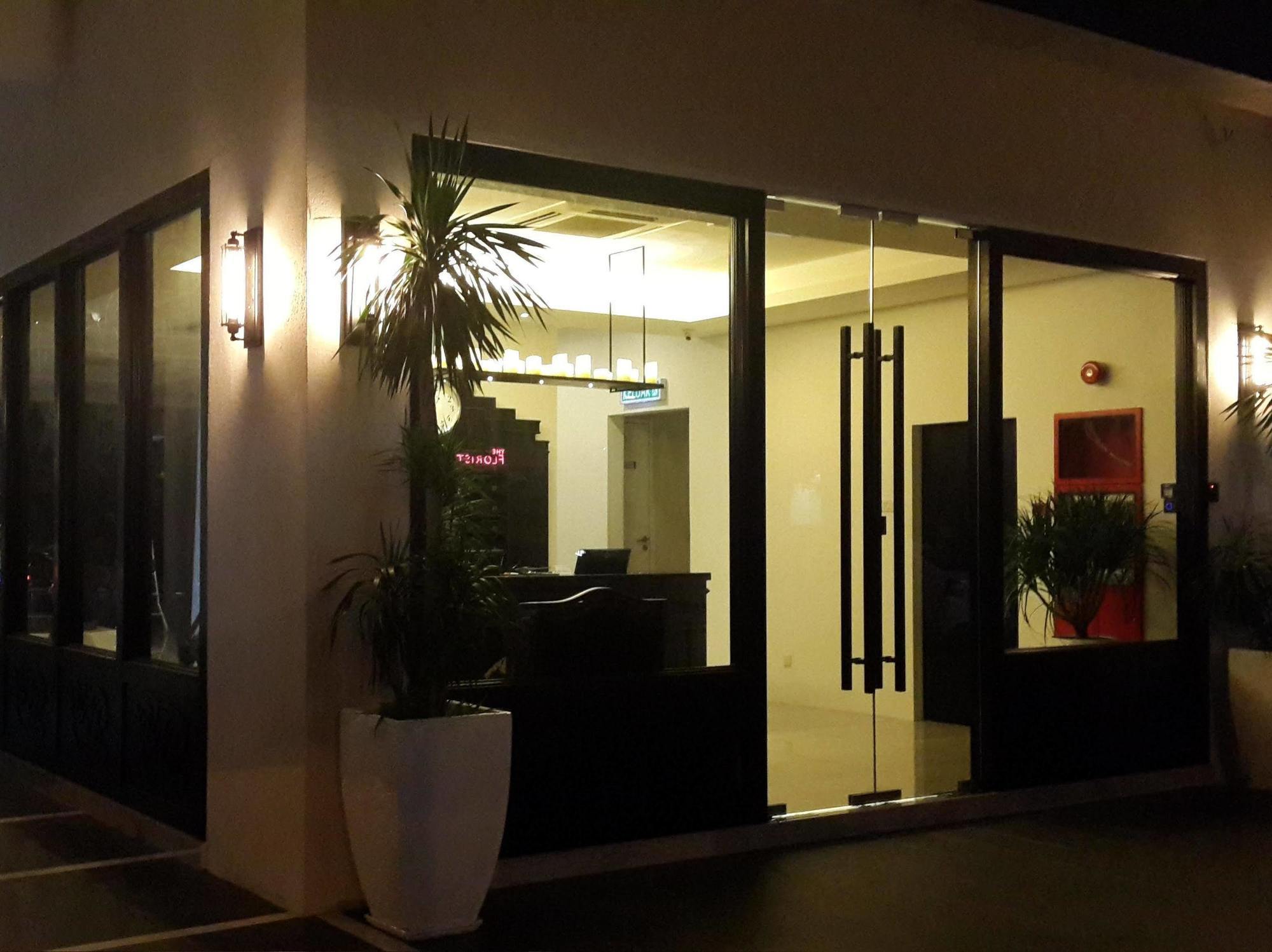 פטלין ג'איה Manhattan Business Hotel Damansara Perdana מראה חיצוני תמונה